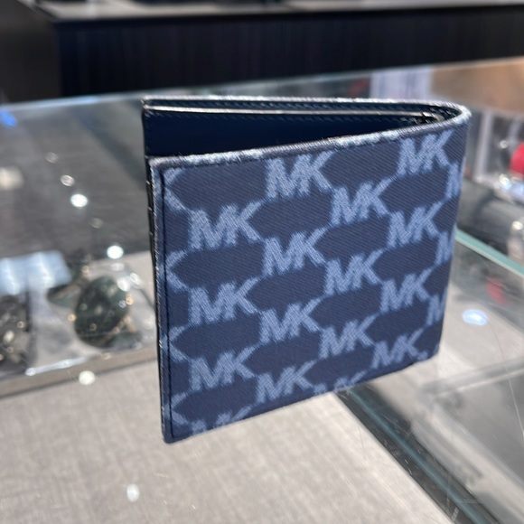 Michael Kors Men’s Women’s Cooper Logo Fabric Billfold Wallet Navy Multi NWT - Picture 15 of 16